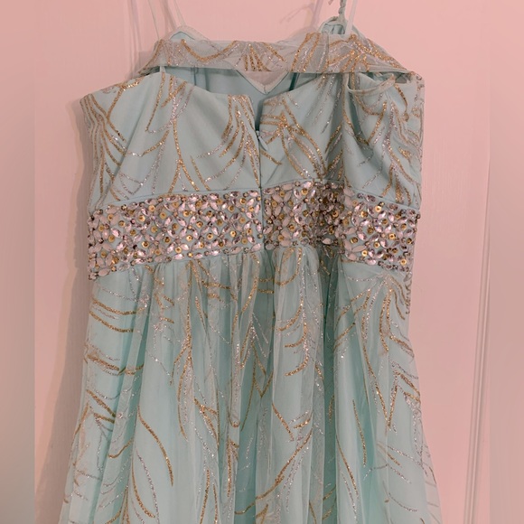 Size 12 formal teal blue, with gold and silver accent gown - Picture 4 of 5